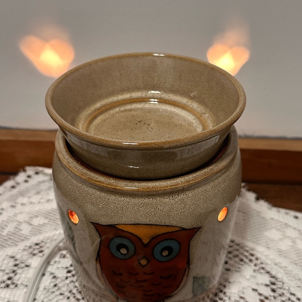 Scentsy -Retired Owl Ceramic Wax Warmer - Picture 2 of 5